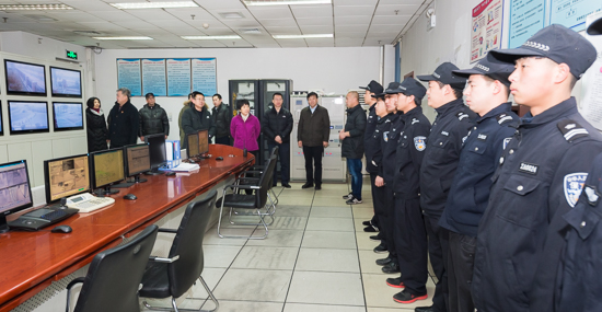 温暖关怀至 共守平安年——校领导郑萼等亲切慰问春节期间在岗后勤职工